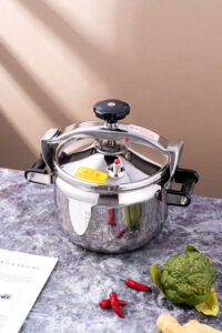 pressure cooker with lid