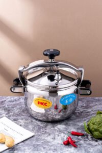 pressure cooker with lid