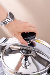 pressure cooker with lid