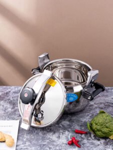 pressure cooker with lid