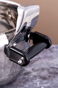 pressure cooker with lid